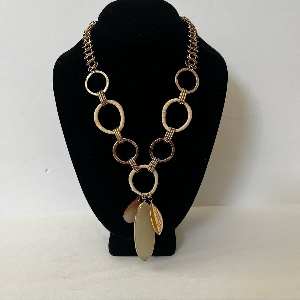 Gold tone necklace circular links pendant oval shaped leaf brown beige jewelry